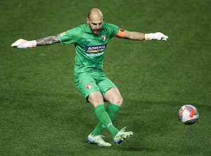 PARTIZAN NAŠAO GOLMANE?! Više imena se dovodi u vezu s Partizanom!