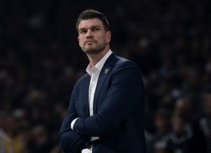 PROŠLOSEZONSKI EVROLIGAŠKI HIT OSTAO BEZ TRENERA: Pariz osvojio duplu krunu, Brazilac se seli u NBA!