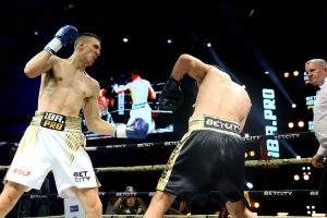 SPAKTAKL U VUKOVOM RODNOM MESTU: Vrhunski boks samo u Tršiću!