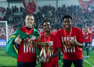 MISLILI SU DA ĆE U BUDUĆNOSTI BITI VAŽAN IGRAČ, A SADA NE ZNAJU ŠTA DA RADE SA NJIM: Crvena zvezda ima problem oko mladog Kolumbijca!