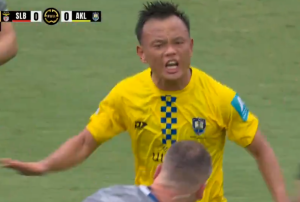 „MA, NEĆU NA KLUPU, DOBRO SAM, NIJE MI NIŠTA“: Pogledajte smešnu reakciju Kineza na Svetskom klupskom prvenstvu! (VIDEO)