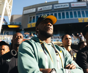 NAKON SEDAM MESECI, PONOVO NA TERENU: Povratak Majkla Antonija nakon teške saobraćajke! (VIDEO)