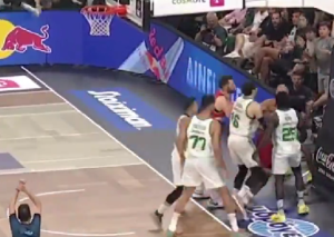 ŠTA RADI KENDRIK NAN?! Pogledajte haos na parketu koji je napravio američki košarkaš u finalu grčke lige! (VIDEO)