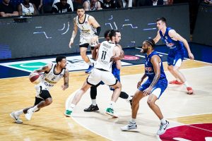 (TVITOVI) GROBARI BESNI POSLE PORAZA OD BUDUĆNOSTI: „Željkov poraz, 53 koša za poluvreme od Evrokup ekipe?!“