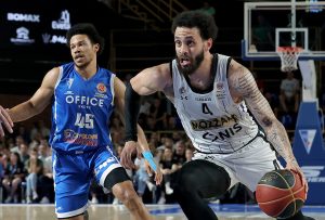 (POLUVREME) PARTIZAN IMA MINIMALNU PREDNOST: Crno- bele deli 20 minuta od titule šampiona Srbije nakon više od jedne decenije posta!