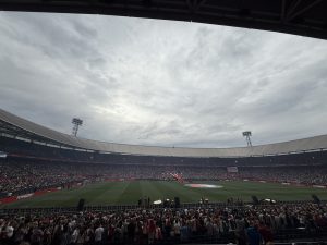 PREZENTACIJA KAKVU EVROPA NIJE VIDELA: Helikopterom sleteo na čuveni stadion! (VIDEO)