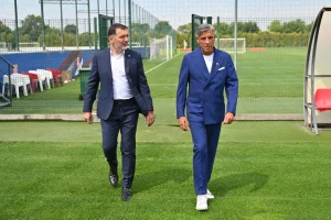 NEMA VIŠE ŠALE, STRANAC STIGAO DA ZAVEDE RED U SUĐENJU: Čuveni bivši sudija uzima stvari u svoje ruke!