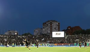 STADION PARTIZANA GODINAMA NIJE BIO OVAKO PREPUN: Atmosfera za pamćenje pola sata pre početka! (VIDEO)