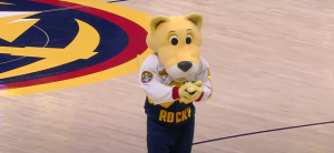 ŠOK U KOLORADU: Denver Nagetse tuži njihova maskota! (FOTO)