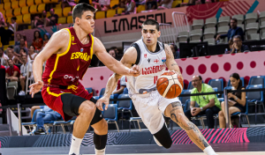 SRBIN ŠOKIRAO ŠPANCE: Džikić naneo težak poraz „crvenoj furiji“ na startu Evrobasketa! (FOTO)