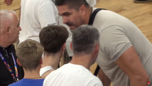 EMOTIVNE SCENE NAKON POKORAVANJA EVROPE: Darko Miličić grli svog sina šampiona!