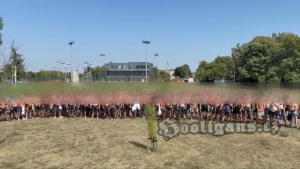 POLJSKI ULTRASI BEZ MAJICA ŠETAJU BEOGRADOM: Slike na koje nismo navikli u prestonici Srbije od gostiju!