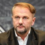 „ODRŽI SVOJU REČ“: Navijači Partizana uneli transparent sa porukom Ostoji!