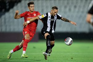 SRPSKE MARKE OBLAČE SAMO DVA KLUBA U SUPERLIGI SRBIJE: Strani proizvođači dominiraju, jedan oblači čak tri ekipe!