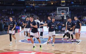 NAJELITNIJA MOGUĆA PUBLIKA GLEDALA RAPSODIJU ORLOVA: Vlasnik Denvera iz prvog reda se divio Srbiji! (FOTO)