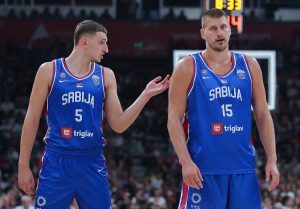 LEGENDARNI TRENER NAHVALIO ORLOVE I NIKOLU JOVIĆA: „Srbija favorit na Evorbasketu, Jović je okružen grupom koja zna da pobeđuje“