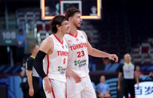 ON JE NAJVEĆA OPASNOST PO SRBIJU: Automobil mu prešao preko prstiju, a sada ga svi znaju kao „Bejbi Jokić“!