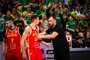 JAKO LOŠE U OBA SMERA, SRAMOTNO: Trener Sokolova revoltiran!