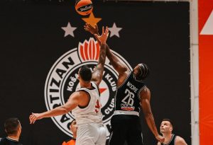 CRVENA BOJA GOTOVO POTPUNO IZBRISANA: Grb na dresu nove filijale Partizana postao crno-beo! (FOTO)