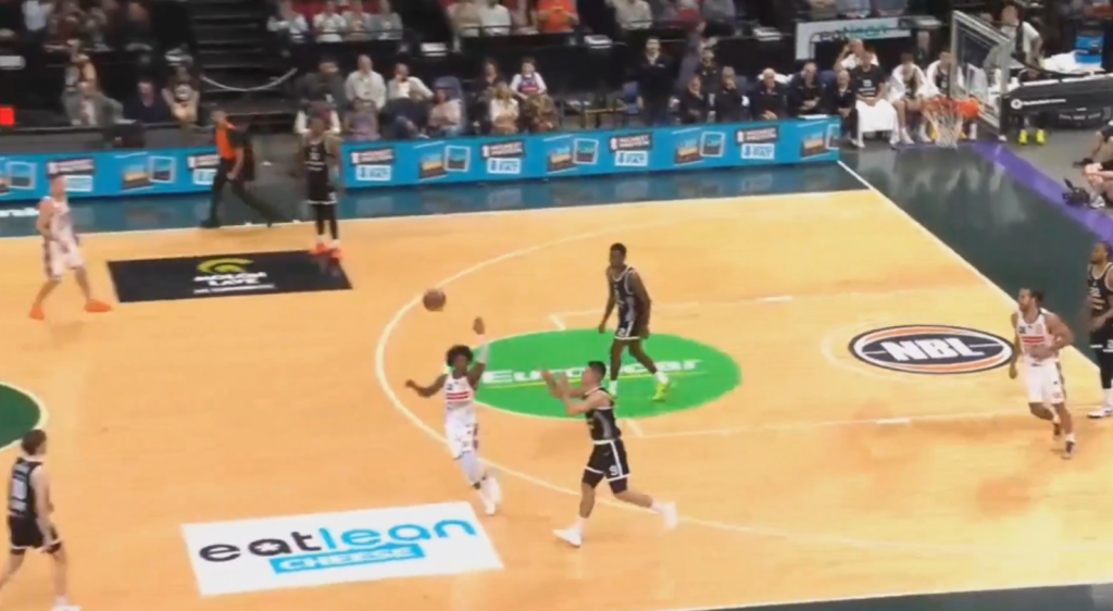 MARINKOVIĆ KAO KECMAN U ZAGREBU: Trojka Partizanovog kapitena sa skoro celog terena!