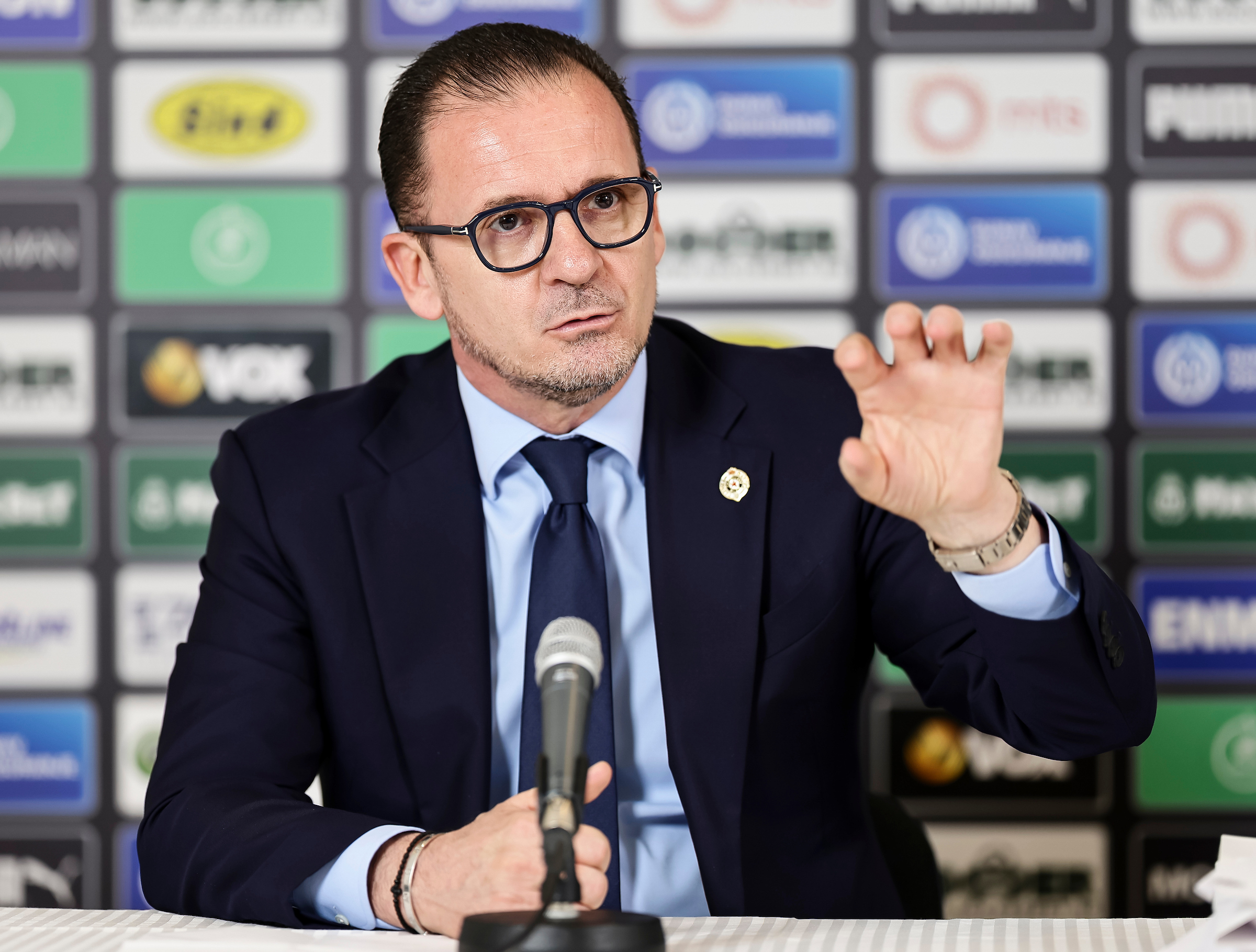 MIJATOVIĆ JEDINI BIO PROTIV POVRATKA BLAGOJEVIĆA: Da li Crnogorcu vreme u Humskoj polako ističe?!