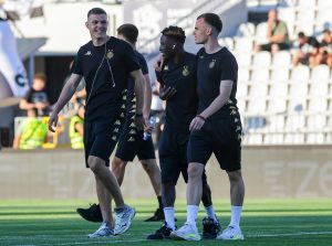 ODUŠEVLJENJE MEĐU GROBARIMA: Jedan od najboljih stranaca u istoriji Partizana prati derbi!