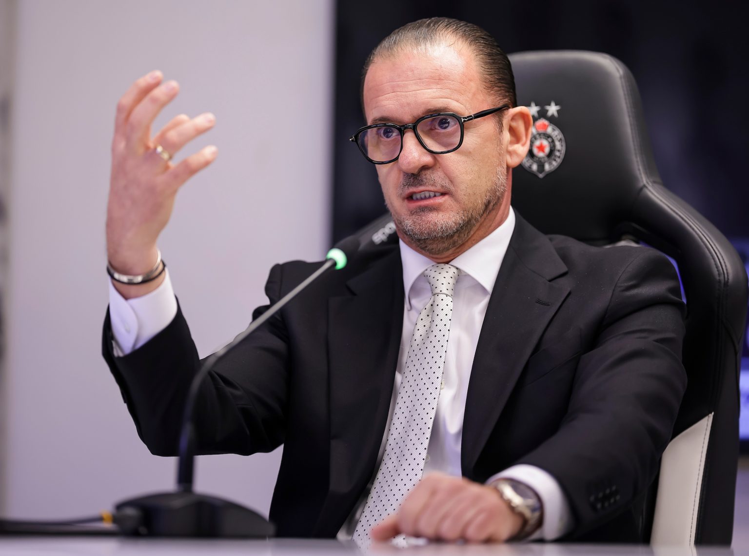 PEĐA MIJATOVIĆ O SUKOBU SA GROBARIMA: Evo zašto je branio upravu Crvene ...