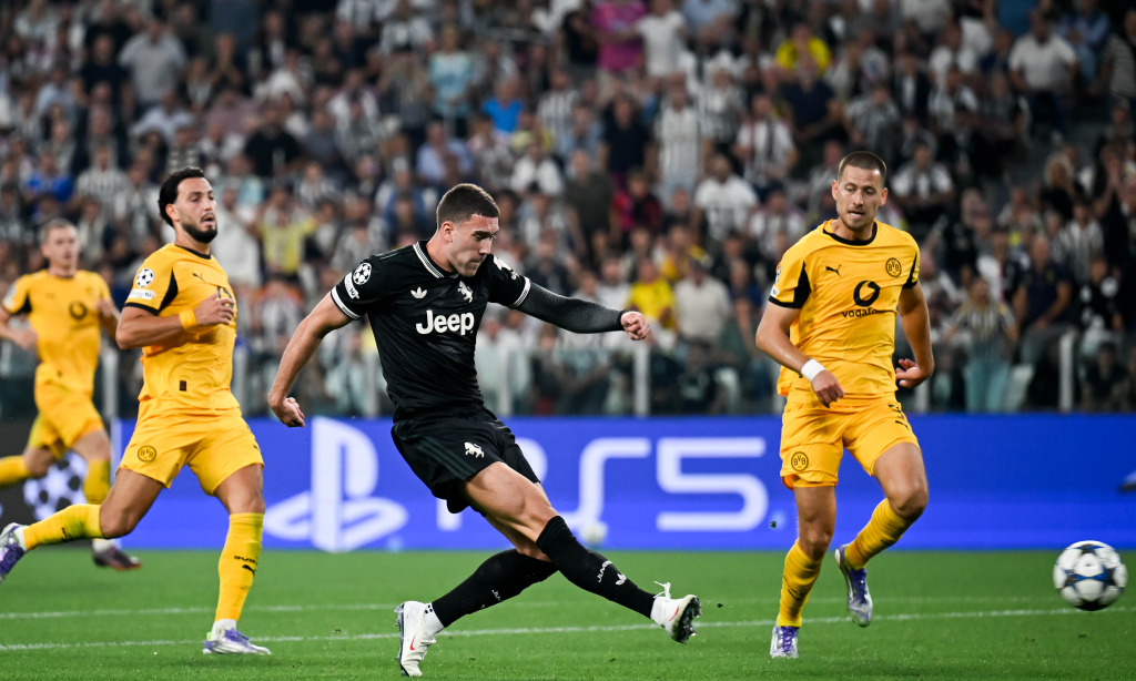 NAVIJAČI STARE DAME NE ZNAJU ŠTA HOĆE: Terali Vlahovića iz kluba, sada ga proglasili najboljim igračem!