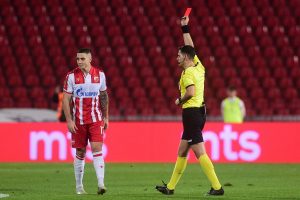 VAR PERFEKTAN NA MARAKANI: Sudija na terenu sa dve kardinalne greške!