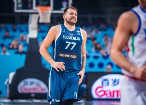 LUKA DONČIĆ POKAZAO KAKO SE IGRA ZA DOMOVINU: Ubacio 30 poena za poluvreme Italijanima!