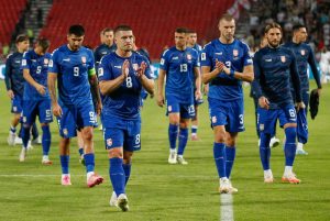 SRPSKI SENIORSKI FUDBAL SE SAMO JEDNOM SUSREO SA NJIM – I IZGUBIO: Evo ko deli pravdu Srbiji na Vembliju!