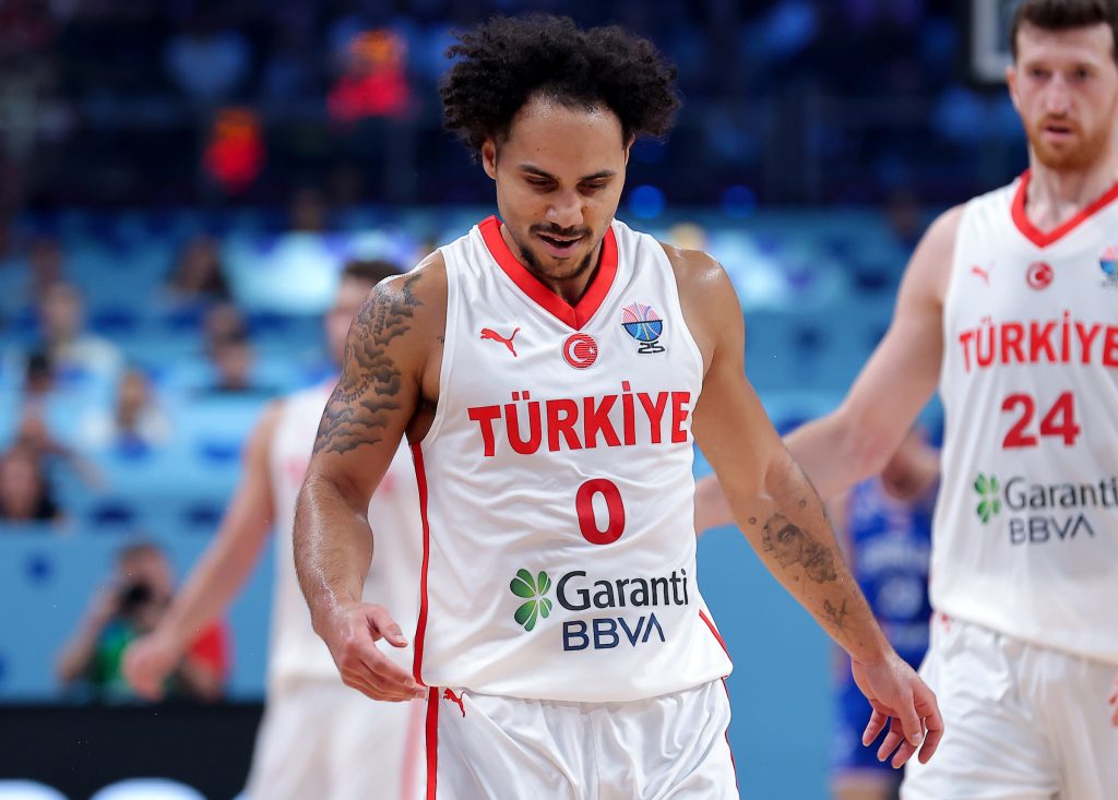 ŠEJN LARKIN SPOMENUO ORLOVE POSLE ŠVEDSKE: „Nećemo uvek šutirati savršeno kao protiv Srbije“