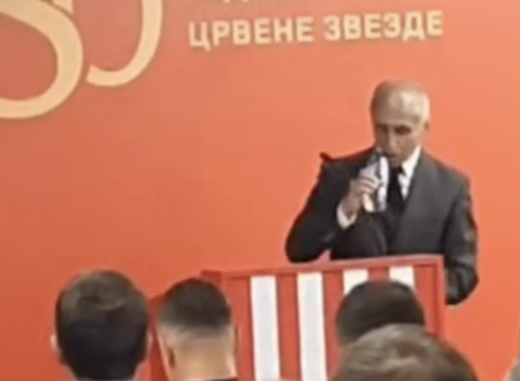 POTRESNE SCENE NA MARAKANI: Boško Đurovski se srušio na pod dok je držao oproštajni govor za Dejana Milovanovića!