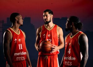 AU, KAKAV POSAO ADIDASA: Zvezda oduševila spojem modernog i tradicije!