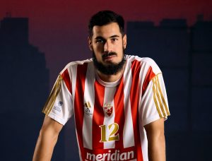 CRVENI ALARM: Nikola Kalinić uz pomoć napustio teren na utakmici sa Monakom!