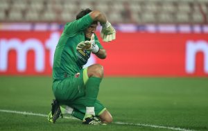 PREKINUT DUEL CRVENE ZVEZDE I RADNIČKOG: Stojković zasut pirotehnikom!