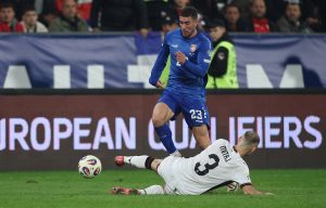 BATA O VLAHOVIĆU: Mirković otkrio šta je najveća prednost srpskog napadača!