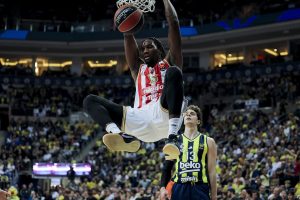 (POLUVREME) ZVEZDA ODLIČNA ZA SADA: Fenerbahče se ozbiljno muči u napadu!