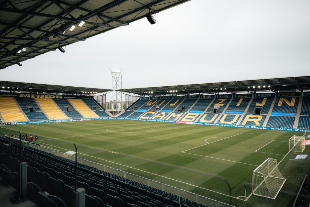 OPŠTI HAOS I PROTESTI NA UTAKMICI U HOLANDIJI ZBOG UBISTVA DEVOJČICE: Zabranili mešanje politike i sprota, dobili ozbiljnu reakciju navijača!