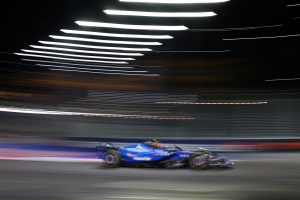 FORMULA 1 SE PRETVARA U PRAVU KATASTROFU: Rebeka Donaldson više u kadru od partnera u bolidu, jedino Maks dobija regularno vreme u kadru!