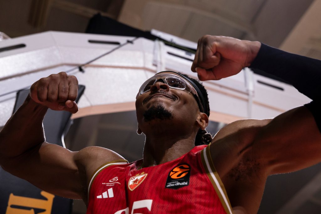 MONEKE U CENTRU BURNE REAKCIJE: Delije poludele, stiglo izvinjenje!