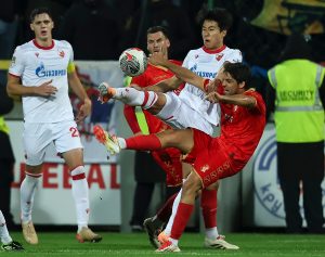 (POLUVREME) ZVEZDA-NAPREDAK: Zvezdin biser iz penala doveo crveno-bele u vođstvo!