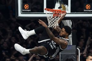 DRAMA U BEOGRADSKOJ ARENI: Klajburn presudio Partizanu sa skoro pola terena!