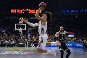 ZAPALIO ARENU, PA BACIO UDICU: Navijači Zvezde mu poručili da ga čekaju, Hifi već vidi sebe kako igra u Srbiji!