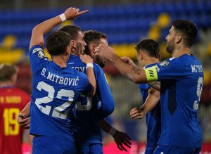 OVO NIJE FUDBAL, OVO JE RVANJE: Mitrović nakon dobijenih udaraca na terenu!