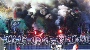 NAJŠOKANTNIJA RUNDA U ISTORIJI SRPSKOG FUDBALA PRIREDILA I DIVNE SLIKE: Drugoligaš izbacio tim koji je igrao Evropu, obe grupe navijale u istom kopu!