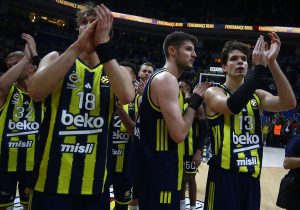 DERBI TURSKE PRIPAO ŠAMPIONU EVROPE: Fenerbahče nadigrao Efes u gostima!