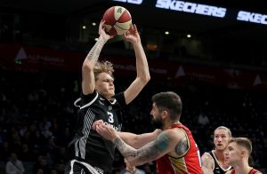 ARENA JE EKSPLODIRALA: Pogledajte brutalno zakucavanje Mike Murinena!