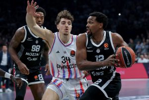 (POLUVREME) FENOMENALAN MEČ U BEOGRADSKOJ ARENI: Pariz vodi, Partizan im diše za vratom!