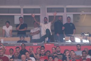 (FOTO UBOD) NIKAD NE PROPUŠTA PRILIKU: Novak ponovo bodri Zvezdu!